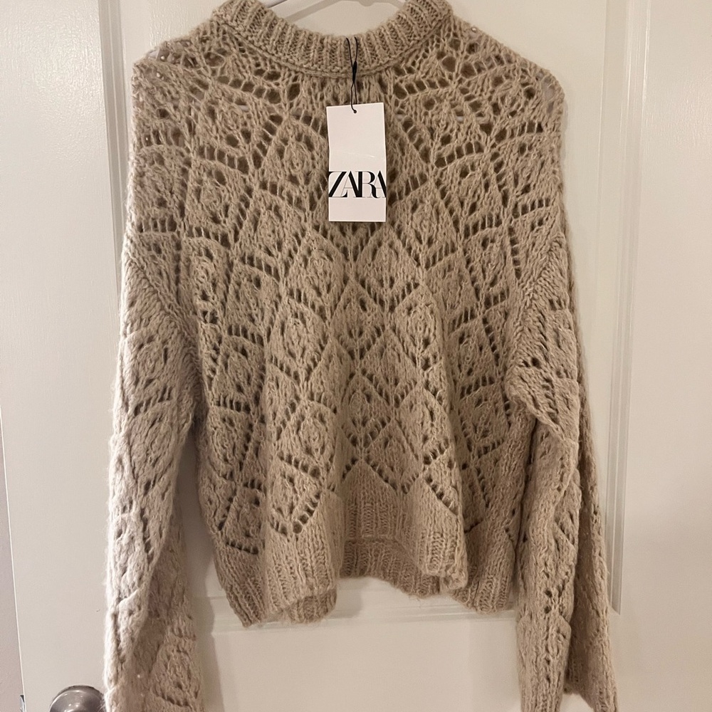 Zara Women's Beige Sweater